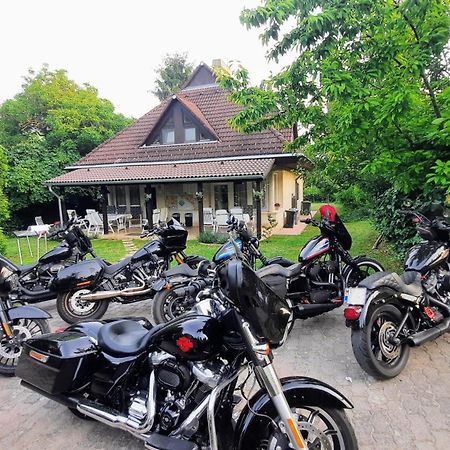 Biker Holiday Home Balatonakarattya Zewnętrze zdjęcie